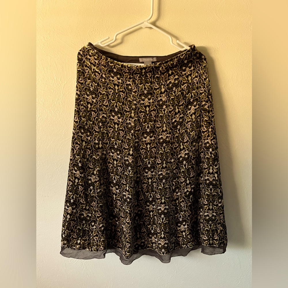 Ann Taylor Elegant Black And Green Patterned Skirt